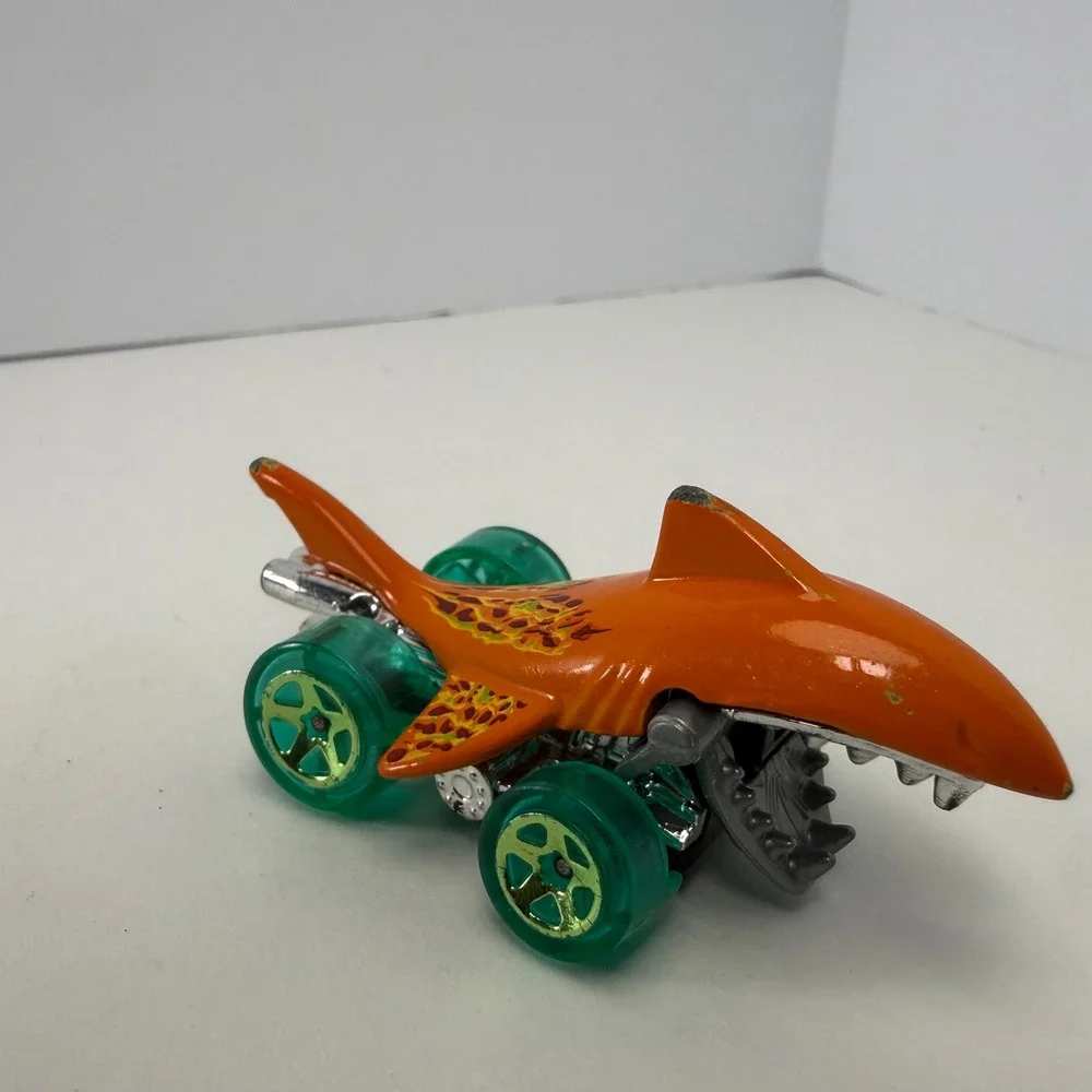Hot Wheels Sharkruiser Orange Shark Car Diecast DHP30 Teal Wheels 1:64 Scale